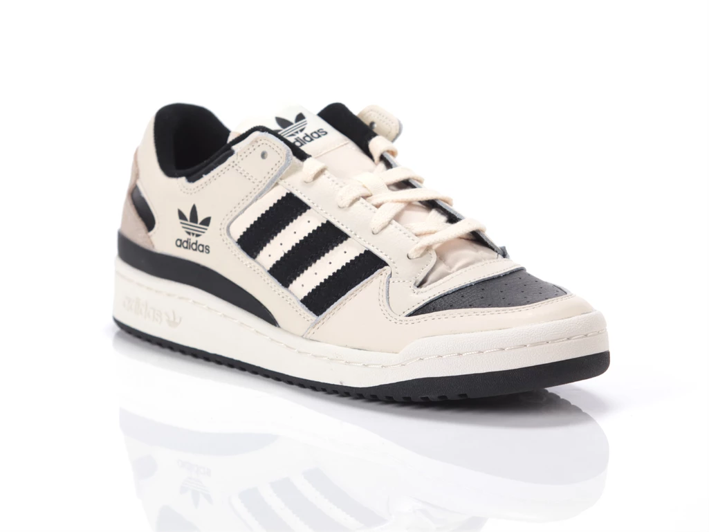  Forum Low Cl - Sneakers uomo Adidas. Disponibile in diverse taglie: 46, 42, 43, 45 e colori marrone chiaro, nero, bianco sporco