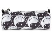  Benchmark Smiley - Astucci unisex Eastpak. Disponibile in diverse taglie:  e colori bianco, nero. YOUSPORTY.
