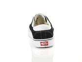  Sport Suede - Sneakers unisex Vans. Disponibile in diverse taglie: 36 e colori bianco, nero. YOUSPORTY.