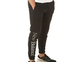  Essentials Celebrate Jogger - Pantaloni uomo New Balance. Disponibile in diverse taglie: m e colori nero. YOUSPORTY.
