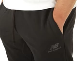  Essentials Celebrate Jogger - Pantaloni uomo New Balance. Disponibile in diverse taglie: m e colori nero. YOUSPORTY.