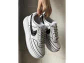  Court Vision Platform Comics Swoosh Black - Sneakers donna Nike. Disponibile in diverse taglie: 42 e colori bianco, nero. YOUSP
