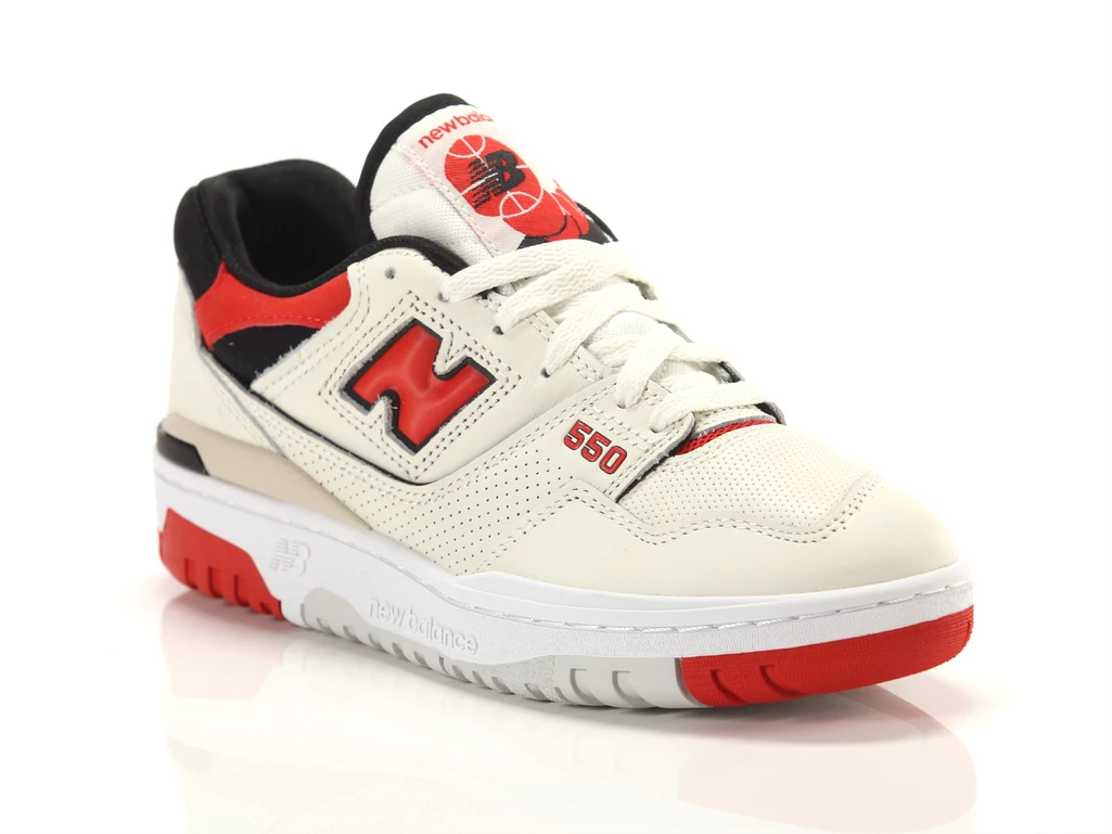  550 - Sneakers unisex New Balance. Disponibile in diverse taglie: 40, 42, 43, 44, 37, 38 e colori beige, rosso, nero. YOUSPORTY