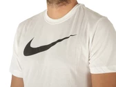  Nike Swoosh Tee - T-Shirt uomo Nike. Disponibile in diverse taglie: l, m, s, xl, xxl e colori bianco, nero. YOUSPORTY.