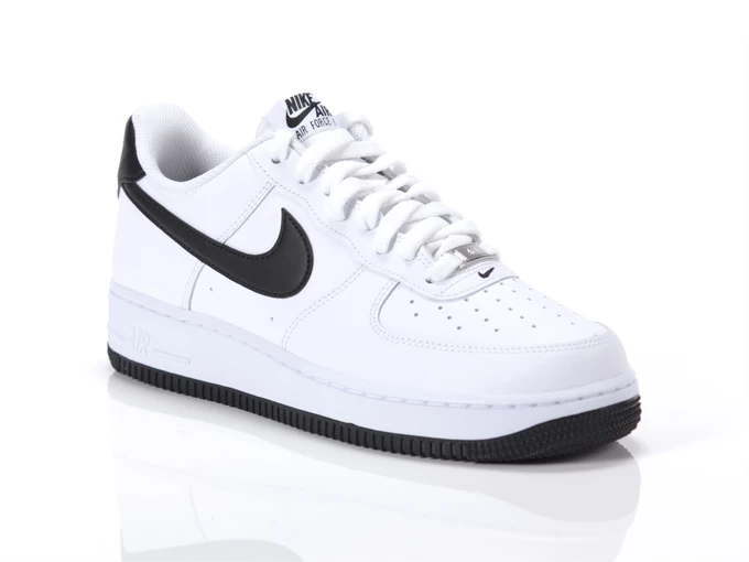  Air Force 1 '07 - Sneakers uomo Nike. Disponibile in diverse taglie: 46, 40, 41, 42, 44, 45 e colori bianco, nero. YOUSPORTY.