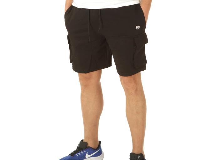  Ne Essentials Cargo Short - Shorts uomo New Era. Disponibile in diverse taglie: m e colori nero. YOUSPORTY.