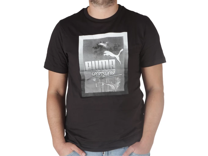  Graphics Photoprint Tee - T-Shirt uomo Puma. Disponibile in diverse taglie: l, m, xl e colori grigio, nero. YOUSPORTY.