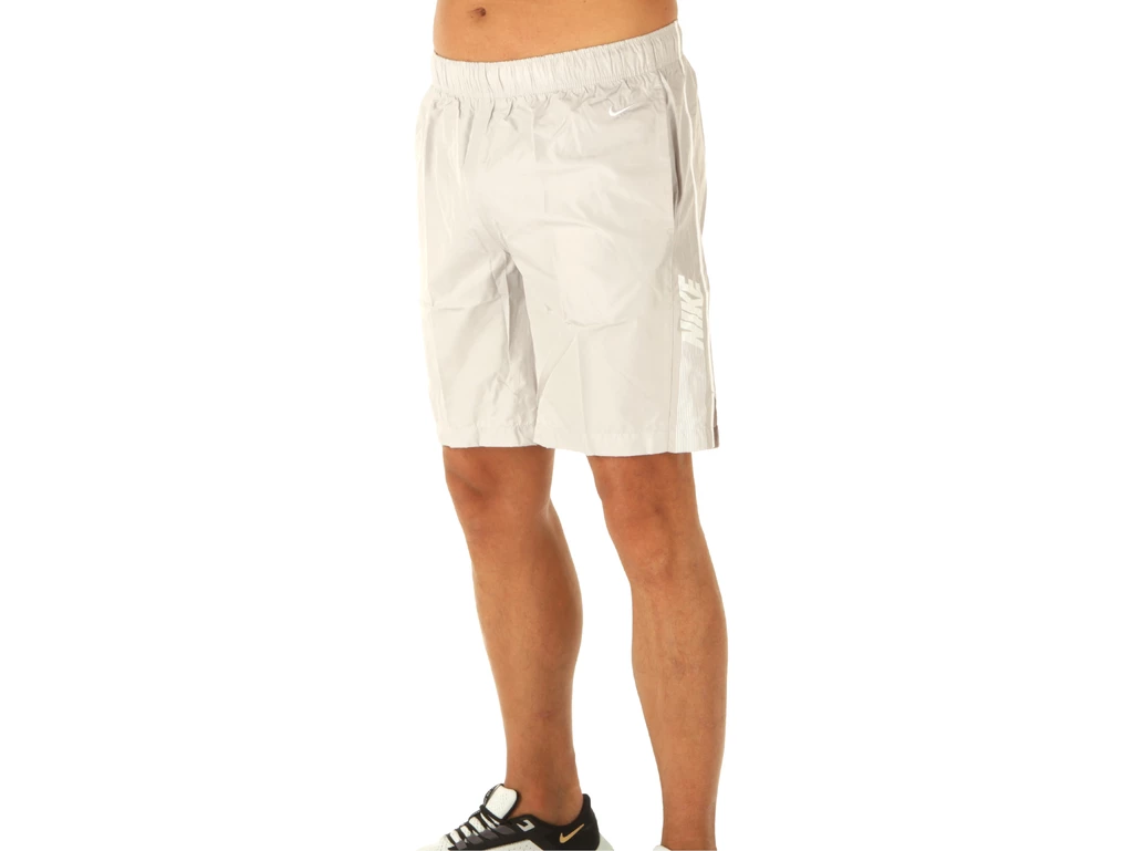  Graphic woven med short smu - Shorts uomo Nike. Disponibile in diverse taglie: xl e colori grigio, bianco. YOUSPORTY.