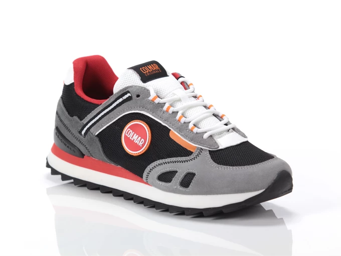  Travis Sport Click - Sneakers uomo Colmar. Disponibile in diverse taglie: 40, 41, 42, 43, 44, 45 e colori grigio, rosso, nero. 