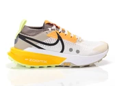  NIKE ZEGAMA 2 - Sneakers donna Nike. Disponibile in diverse taglie: 38 e colori giallo, bianco, marrone. YOUSPORTY.