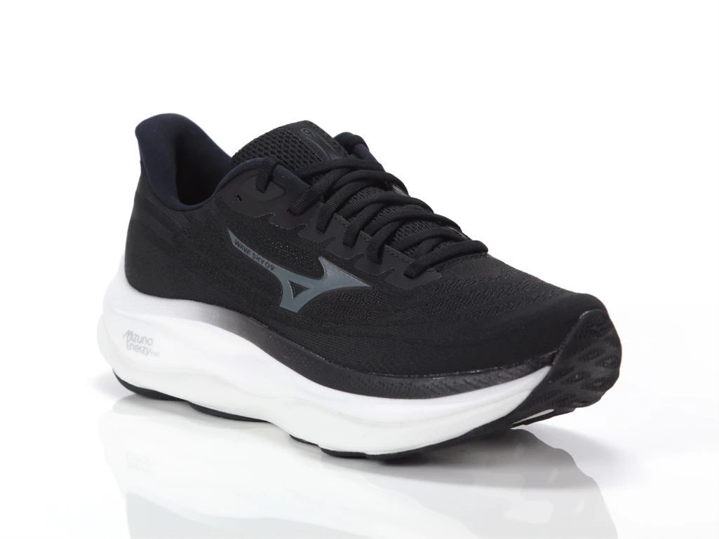  SHOE WAVE SKY 9 - Running uomo Mizuno. Disponibile in diverse taglie: 40, 41, 42, 43, 44, 45 e colori bianco, nero. YOUSPORTY.