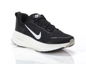  VOMERO 18 - Running uomo Nike. Disponibile in diverse taglie: 46, 40, 41, 42, 43, 44, 45 e colori bianco, nero. YOUSPORTY.