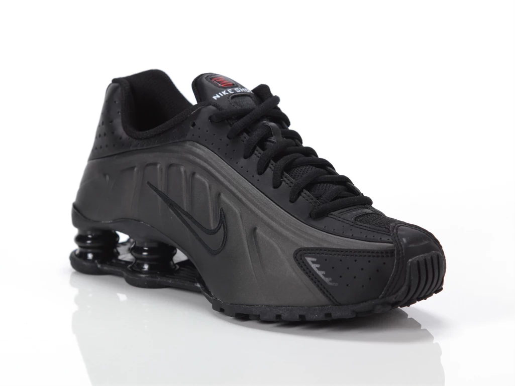  SHOX R4 - Sneakers ragazzo Nike. Disponibile in diverse taglie: 40, 36, 37, 38, 39 e colori nero. YOUSPORTY.