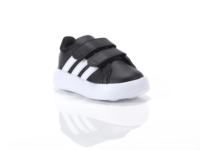  GRAND COURT 2.0 - Sneakers bambino Adidas. Disponibile in diverse taglie: 20, 21, 22, 23, 24, 25, 26, 27 e colori bianco, nero.