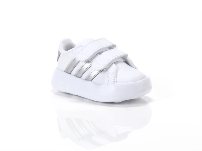  GRAND COURT 2.0 - Sneakers bambino Adidas. Disponibile in diverse taglie: 20, 21, 22, 23, 24, 25, 26, 27 e colori argento, bian