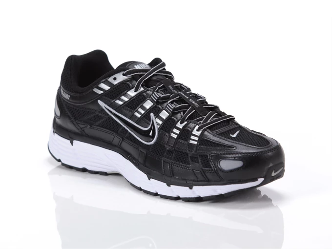  NIKE P-6000 - Sneakers uomo Nike. Disponibile in diverse taglie: 42, 43 e colori bianco, nero. YOUSPORTY.