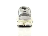  9060 - Sneakers uomo New Balance. Disponibile in diverse taglie: 46, 41, 42, 43, 44, 45, 47 e colori grigio, bianco. YOUSPORTY.
