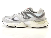  9060 - Sneakers uomo New Balance. Disponibile in diverse taglie: 46, 41, 42, 43, 44, 45, 47 e colori grigio, bianco. YOUSPORTY.