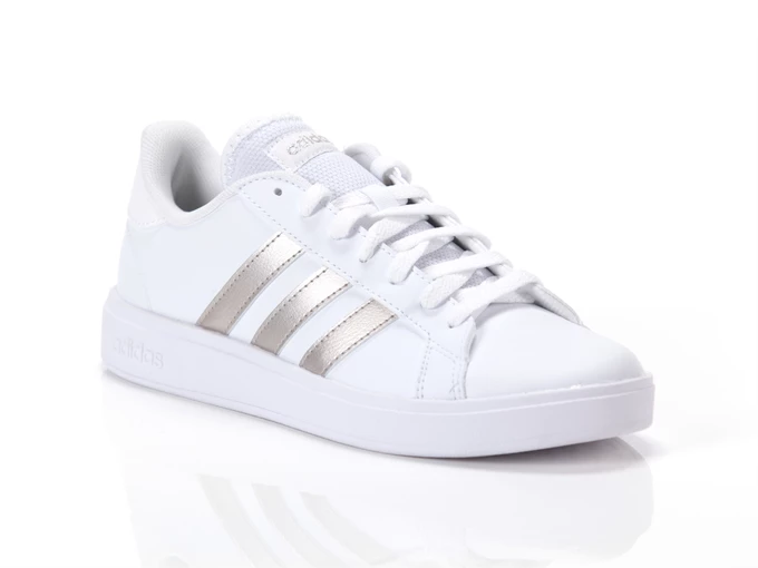  URBAN COURT BASE 2.0 - Sneakers donna Adidas. Disponibile in diverse taglie: 40, 41, 36, 37, 38, 39 e colori argento, bianco. Y