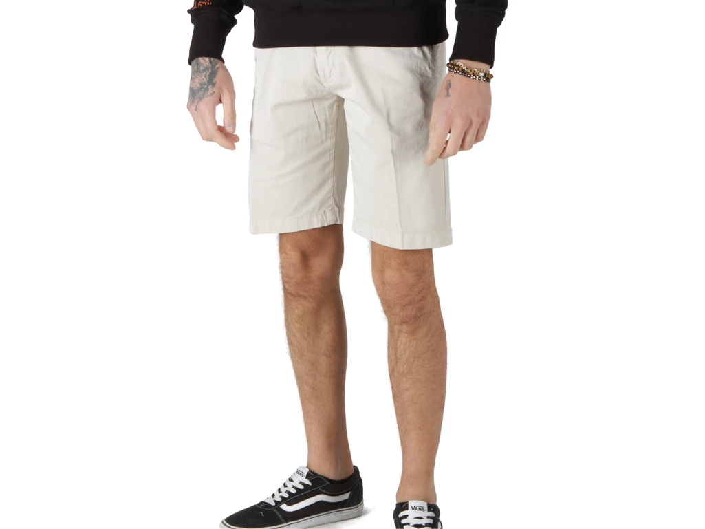  Bermuda - Bermuda uomo Markup. Disponibile in diverse taglie: 46, 48, 50, 52 e colori beige. YOUSPORTY.