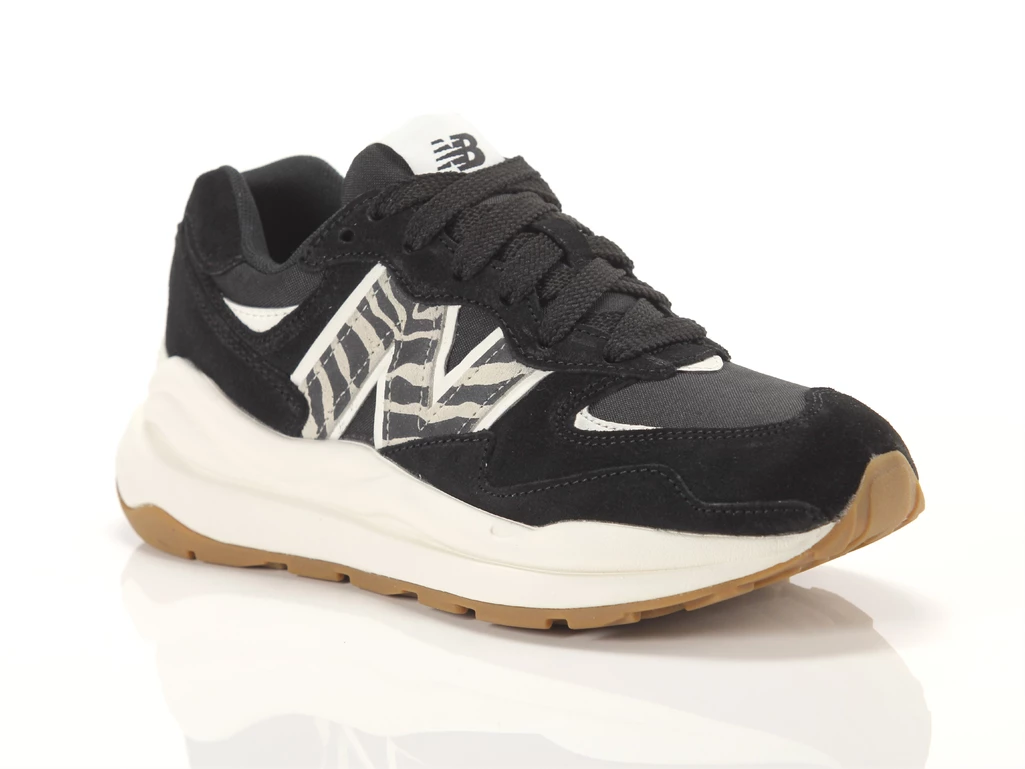  5740 Black - Sneakers donna New Balance. Disponibile in diverse taglie: 37 e colori beige, nero. YOUSPORTY.