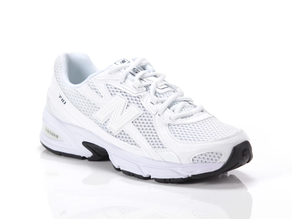  740 - Sneakers unisex New Balance. Disponibile in diverse taglie: 37 e colori bianco. YOUSPORTY.