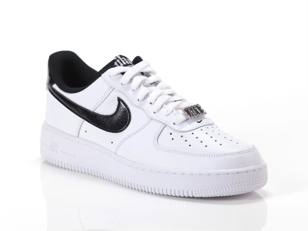  AIR FORCE 1 '07 EMB - Sneakers uomo Nike. Disponibile in diverse taglie: 46, 40, 41, 42, 43, 44, 45 e colori bianco, nero. YOUS