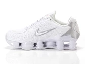  Shox TL - Sneakers uomo Nike. Disponibile in diverse taglie: 41, 42, 43, 44, 45 e colori argento, bianco. YOUSPORTY.