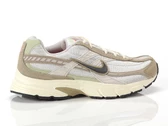  Nike Initiator - Sneakers uomo Nike. Disponibile in diverse taglie: 40, 41, 42, 43, 44 e colori beige, bianco. YOUSPORTY.