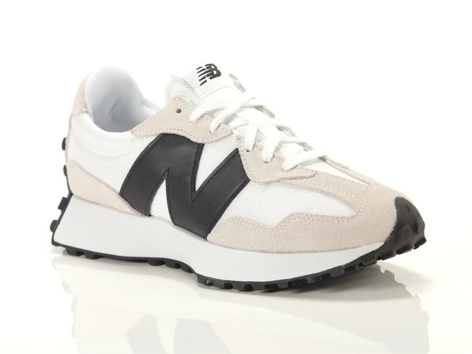  327 - Sneakers unisex New Balance. Disponibile in diverse taglie: 40, 41, 42, 43, 44, 45, 36, 37, 38, 39 e colori bianco, nero.