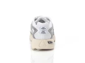  725 - Sneakers unisex New Balance. Disponibile in diverse taglie: 40, 41, 42, 37, 38, 39 e colori argento, bianco. YOUSPORTY.