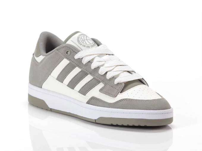  Rapid Court Low - Sneakers uomo Adidas. Disponibile in diverse taglie: 46, 40, 41, 42, 43, 44, 45 e colori grigio, bianco. YOUS