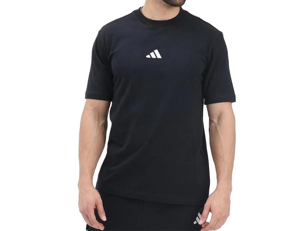  SMALL LOGO SINGLE JERSEY - T-Shirt uomo Adidas. Disponibile in diverse taglie: l, m, xl e colori nero. YOUSPORTY.