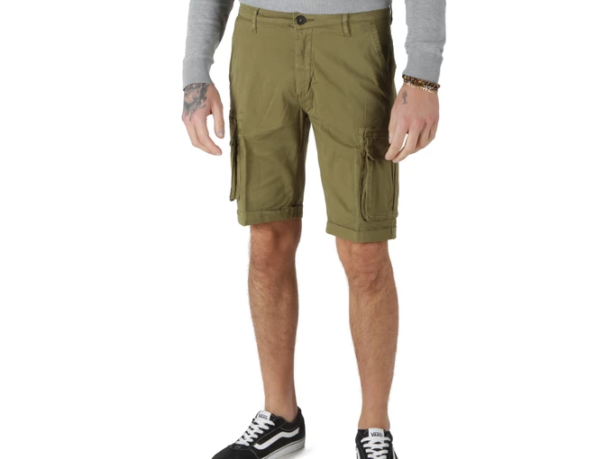  Bermuda - Bermuda uomo Markup. Disponibile in diverse taglie: 46, 48, 50, 52 e colori verde. YOUSPORTY.