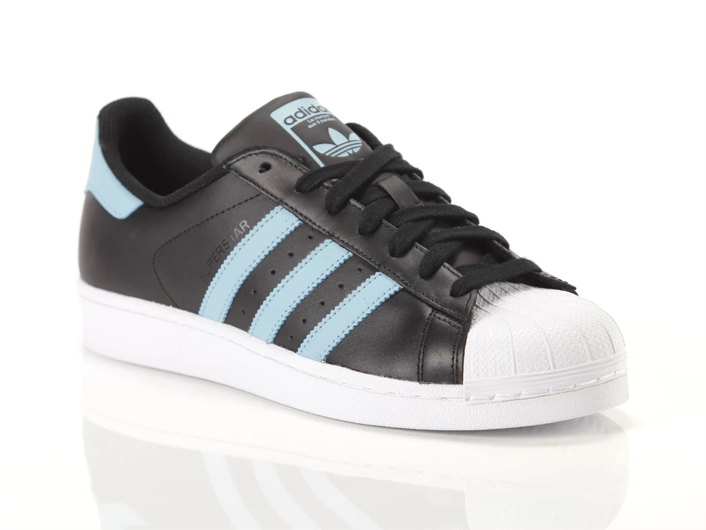  Superstar - Sneakers unisex Adidas. Disponibile in diverse taglie: 36, 37 e colori bianco, nero, azzurro. YOUSPORTY.