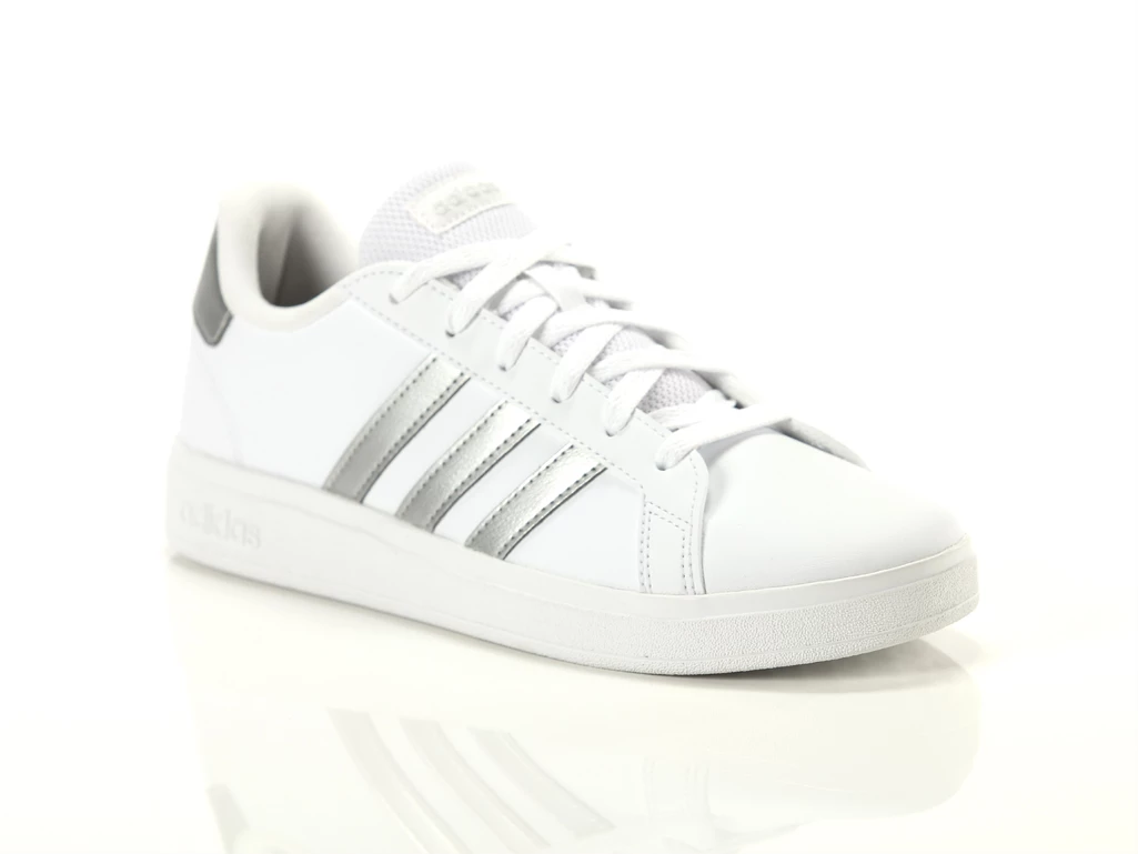  Grand Court 2.0 K - Sneakers donna Adidas. Disponibile in diverse taglie: 36, 37, 38 e colori argento, bianco. YOUSPORTY.