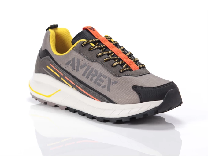  Dust Whisper - Sneakers uomo Avirex. Disponibile in diverse taglie: 40, 42, 43 e colori giallo, grigio, arancione. YOUSPORTY.