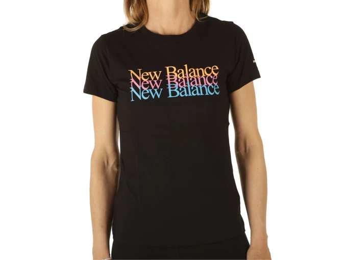 Essentials Celebrate Tee - T-Shirt donna New Balance. Disponibile in diverse taglie: xs e colori nero. YOUSPORTY.