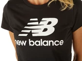  Essential Stacked Logo Tee Black - T-Shirt donna New Balance. Disponibile in diverse taglie: xs e colori bianco, nero. YOUSPORT