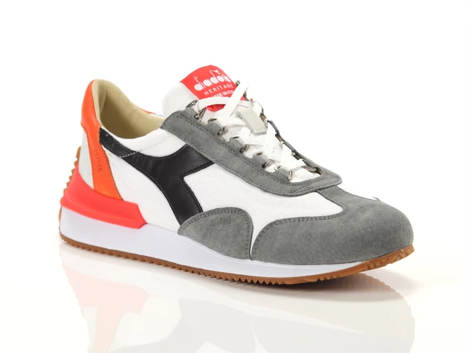  Equipe Mad Italia White Cherry Tomato - Sneakers uomo Diadora Heritage. Disponibile in diverse taglie: 41, 42, 43, 44, 45 e col
