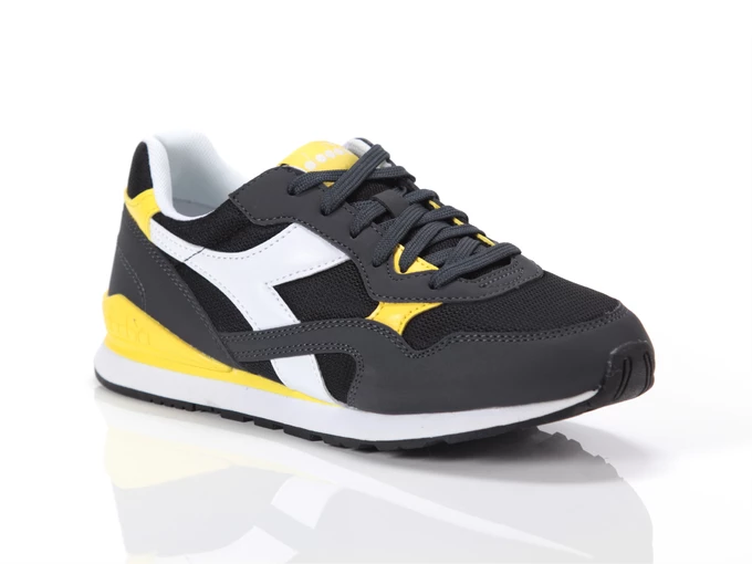  N.92 GS - Sneakers donna/ragazzi Diadora. Disponibile in diverse taglie: 36, 37, 38, 39 e colori giallo, grigio scuro, nero. YO