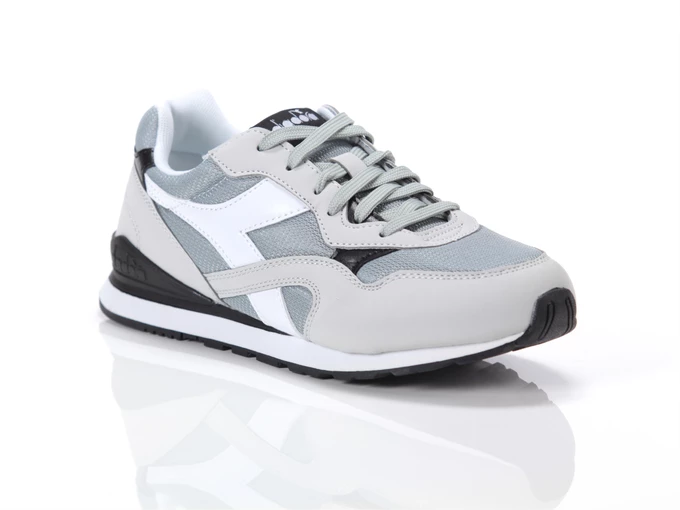  N.92 GS - Sneakers donna/ragazzi Diadora. Disponibile in diverse taglie: 36, 37, 38, 39 e colori grigio, nero. YOUSPORTY.