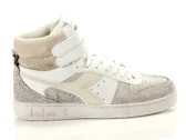  Magic basket Mid icona Wn Whisper White - Sneakers donna Diadora. Disponibile in diverse taglie: 36 e colori cipria, bianco spo