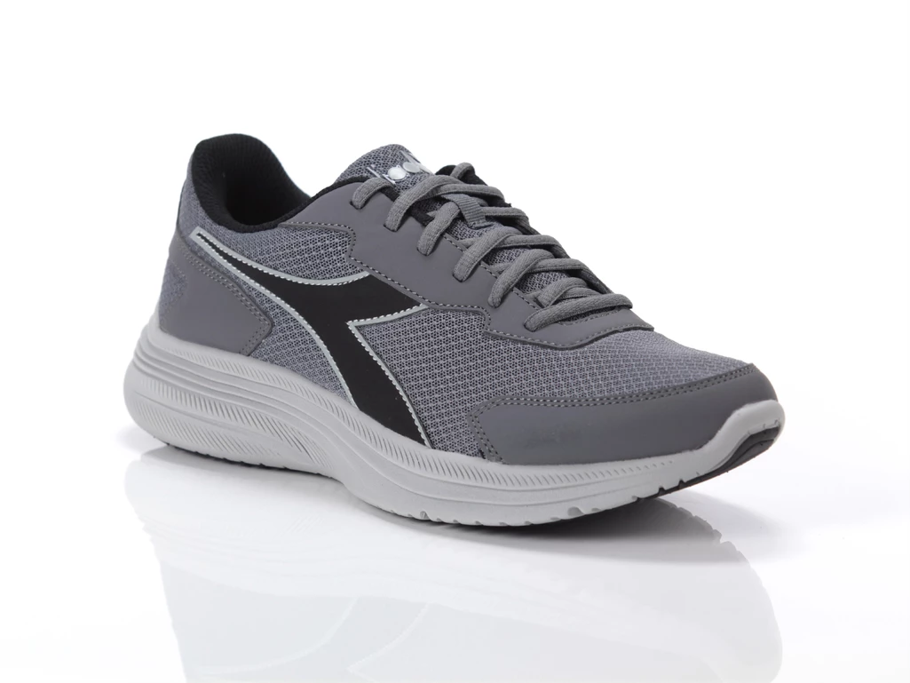  EAGLE 7 - Sneakers uomo Diadora. Disponibile in diverse taglie: 44 e colori grigio, nero. YOUSPORTY.