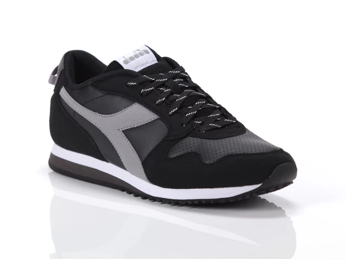  SKYLER CORDUROY - Sneakers uomo Diadora. Disponibile in diverse taglie: 40 e colori grigio scuro, nero. YOUSPORTY.
