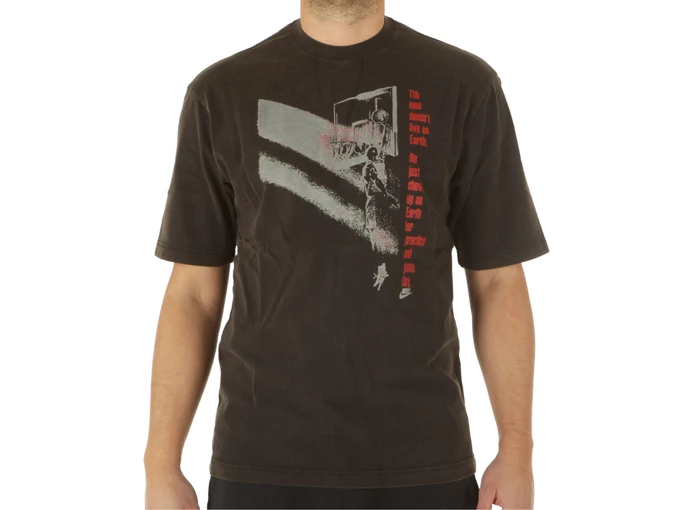  M J Flt Ss Graphic Crew Black - T-Shirt uomo Nike. Disponibile in diverse taglie: l, m, xl e colori grigio, rosso, nero. YOUSPO