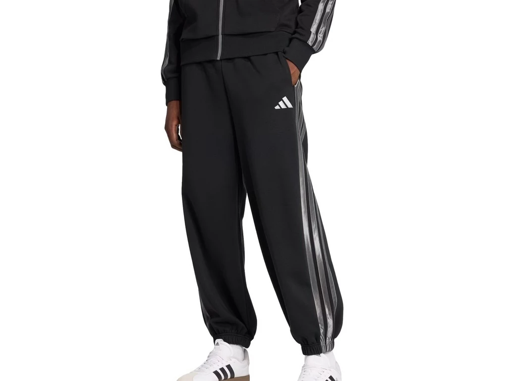  Essentials Holiday Pant - Pantaloni uomo Adidas. Disponibile in diverse taglie: l, s, xl e colori nero. YOUSPORTY.