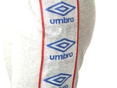  Pantalone in felpa - Pantaloni donna Umbro. Disponibile in diverse taglie: xs e colori grigio, argento, blu. YOUSPORTY.