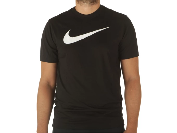  Swoosh Tee - T-Shirt uomo Nike. Disponibile in diverse taglie: l, m, s, xl e colori bianco, nero. YOUSPORTY.