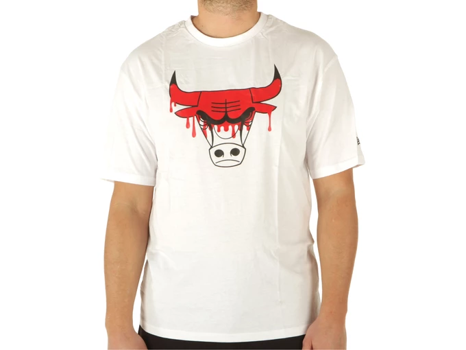 Nba Drip Logo Os Tee Chicago Bulls - T-Shirt uomo New Era. Disponibile in diverse taglie: m, s e colori bianco. YOUSPORTY.